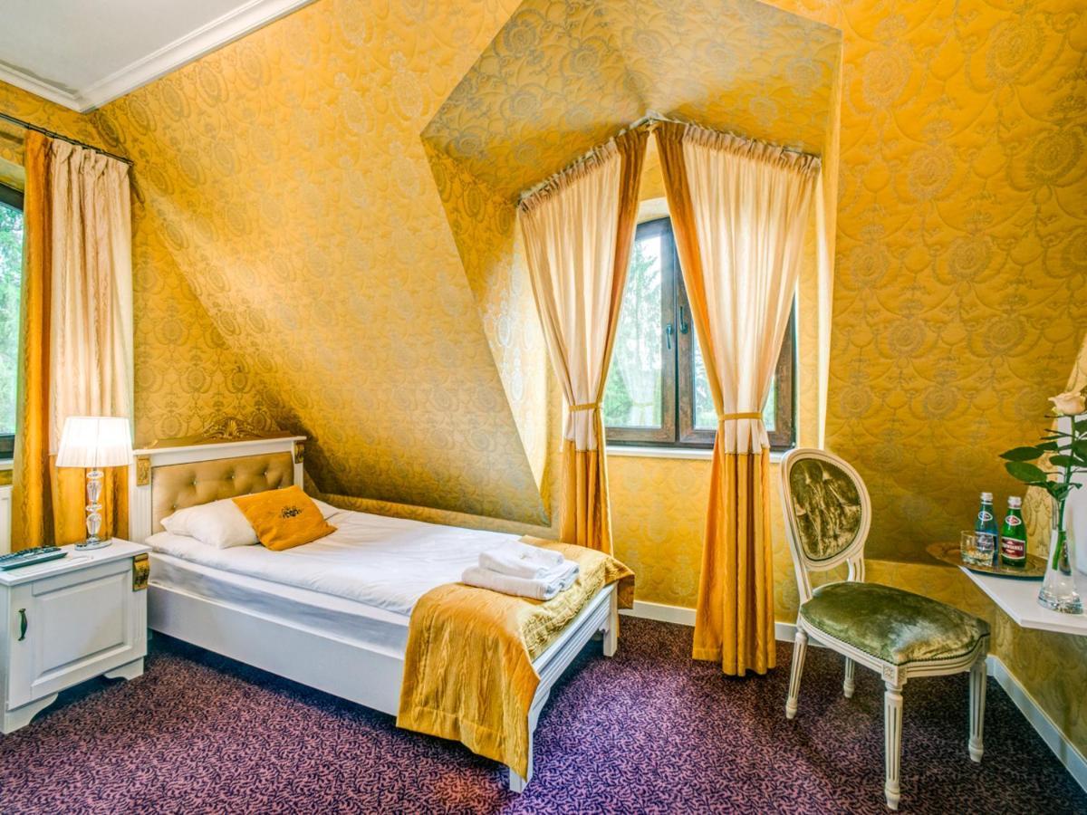 Royal Palace Centrum Bankietowe Sanok Bagian luar foto