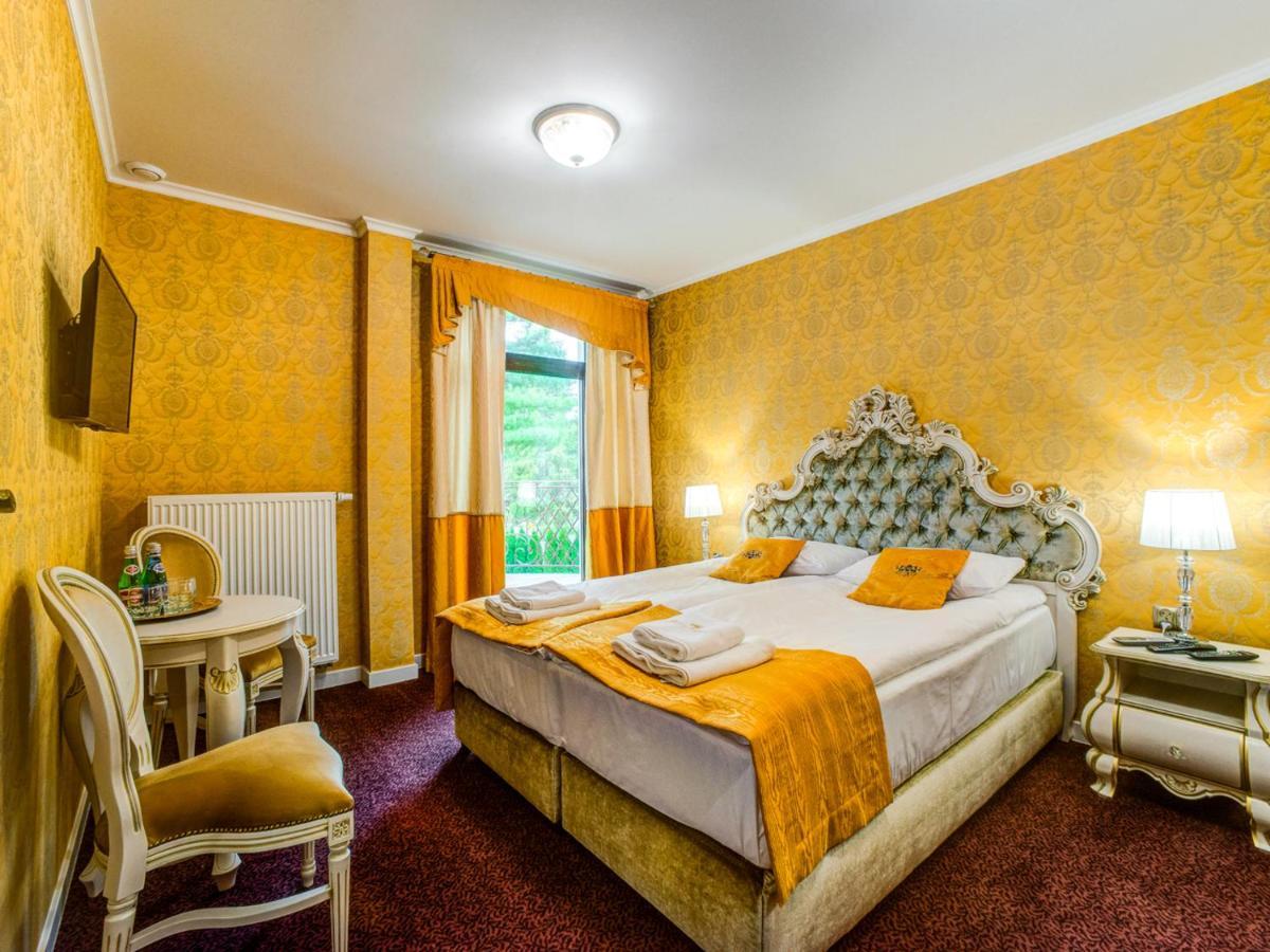 Royal Palace Centrum Bankietowe Sanok Bagian luar foto