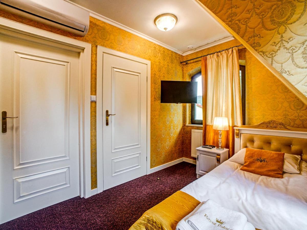 Royal Palace Centrum Bankietowe Sanok Bagian luar foto