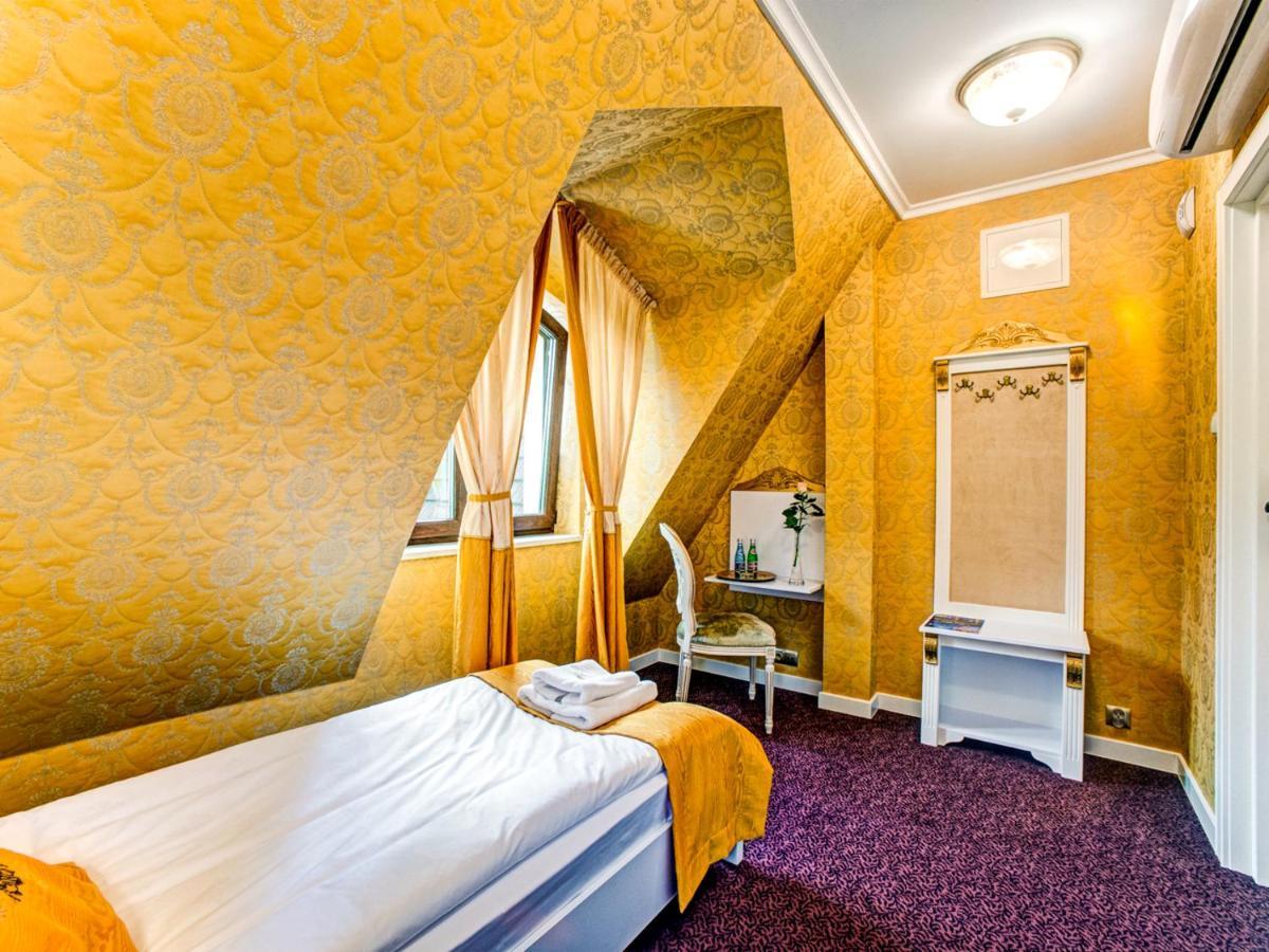 Royal Palace Centrum Bankietowe Sanok Bagian luar foto