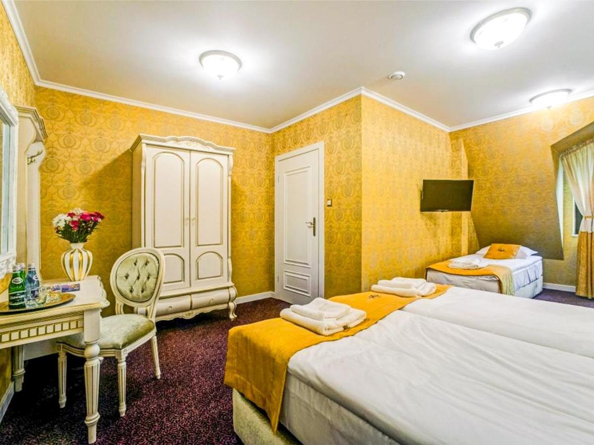 Royal Palace Centrum Bankietowe Sanok Bagian luar foto