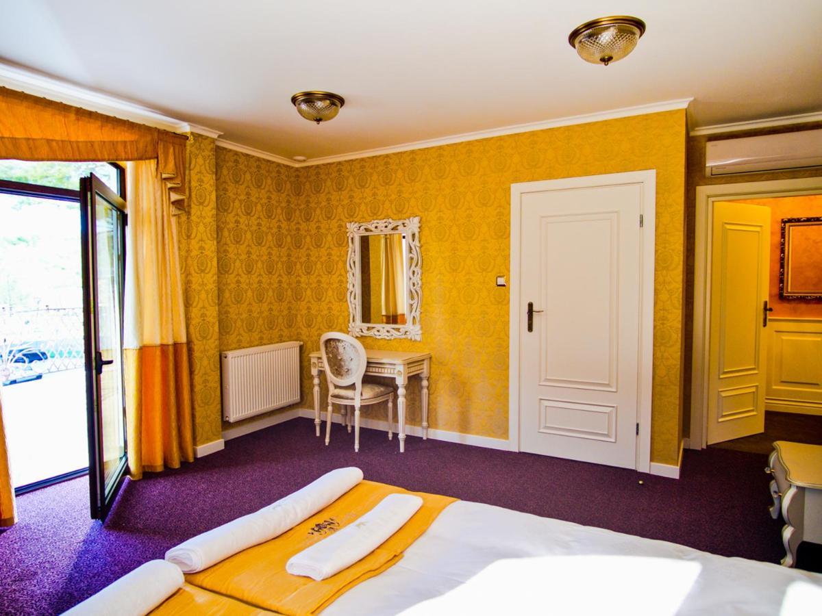 Royal Palace Centrum Bankietowe Sanok Bagian luar foto